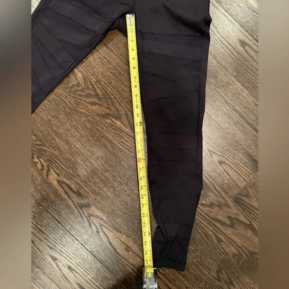 Mesh Lululemon Leggings - Picture 6 of 9